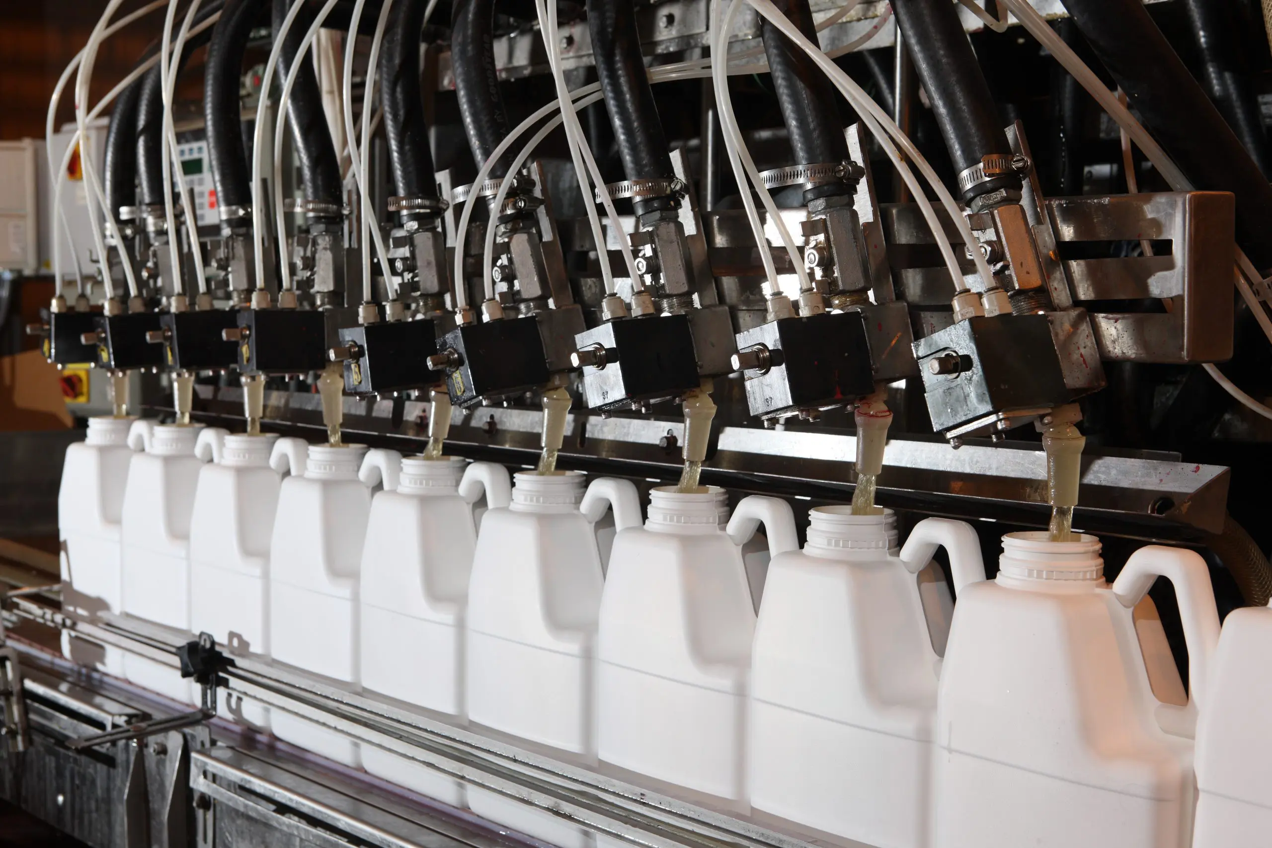 Gravity-fed fill and pack line.